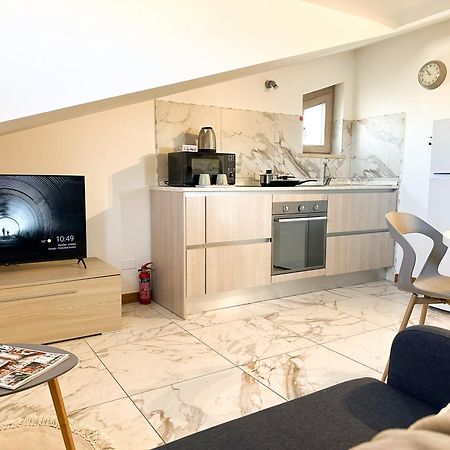 Carolas Luxury House 菲乌米奇诺 外观 照片