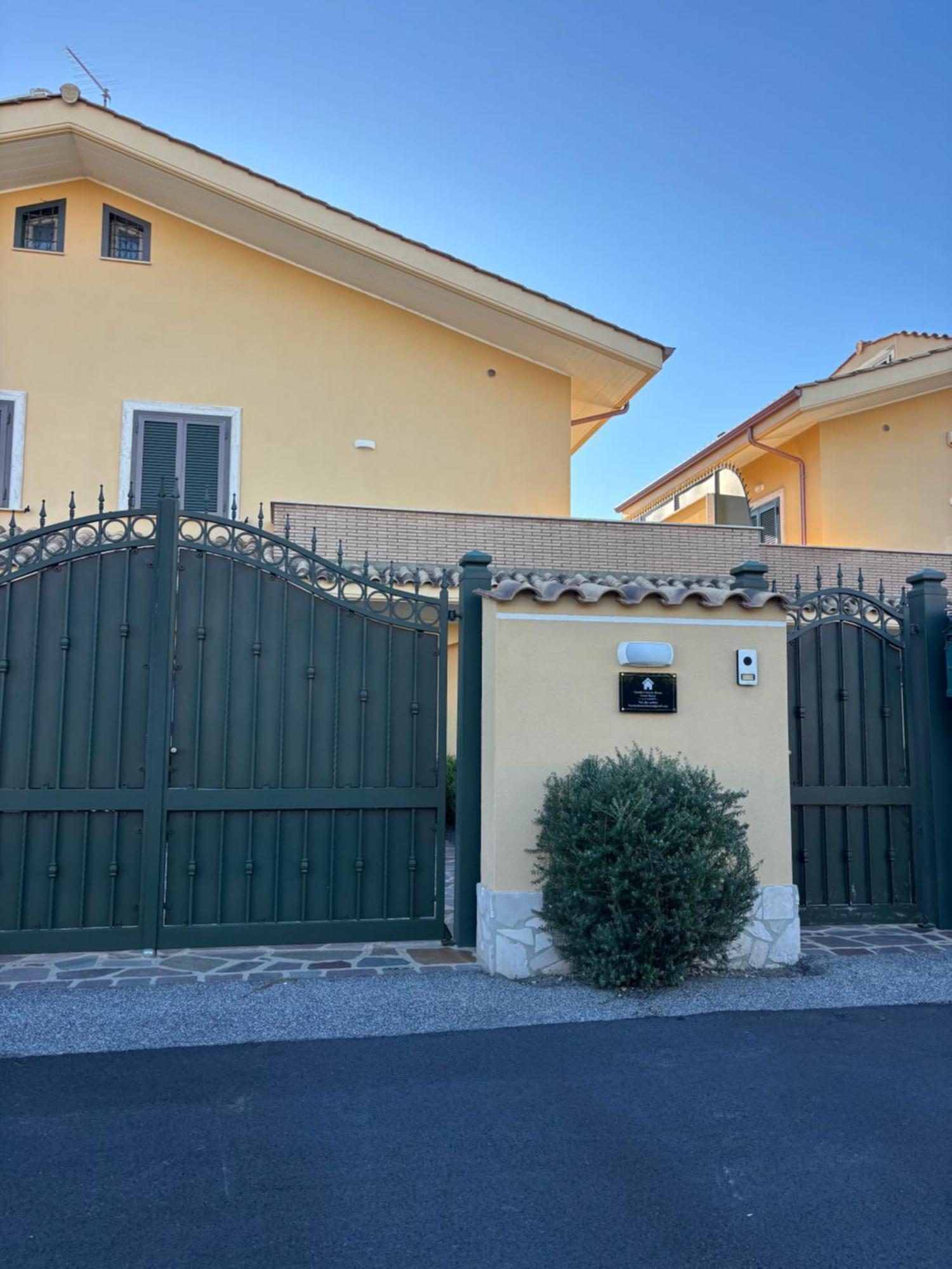 Carolas Luxury House 菲乌米奇诺 外观 照片