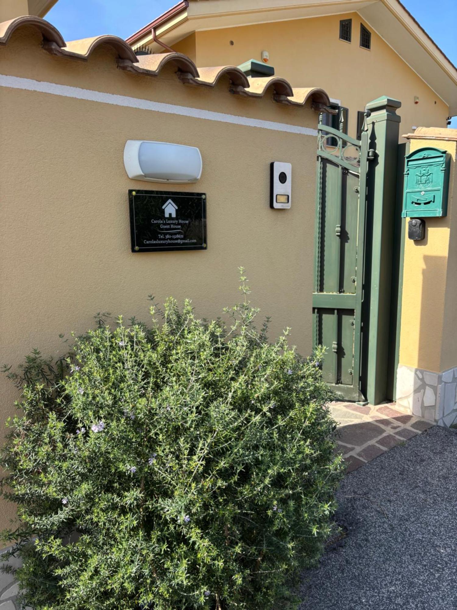 Carolas Luxury House 菲乌米奇诺 外观 照片