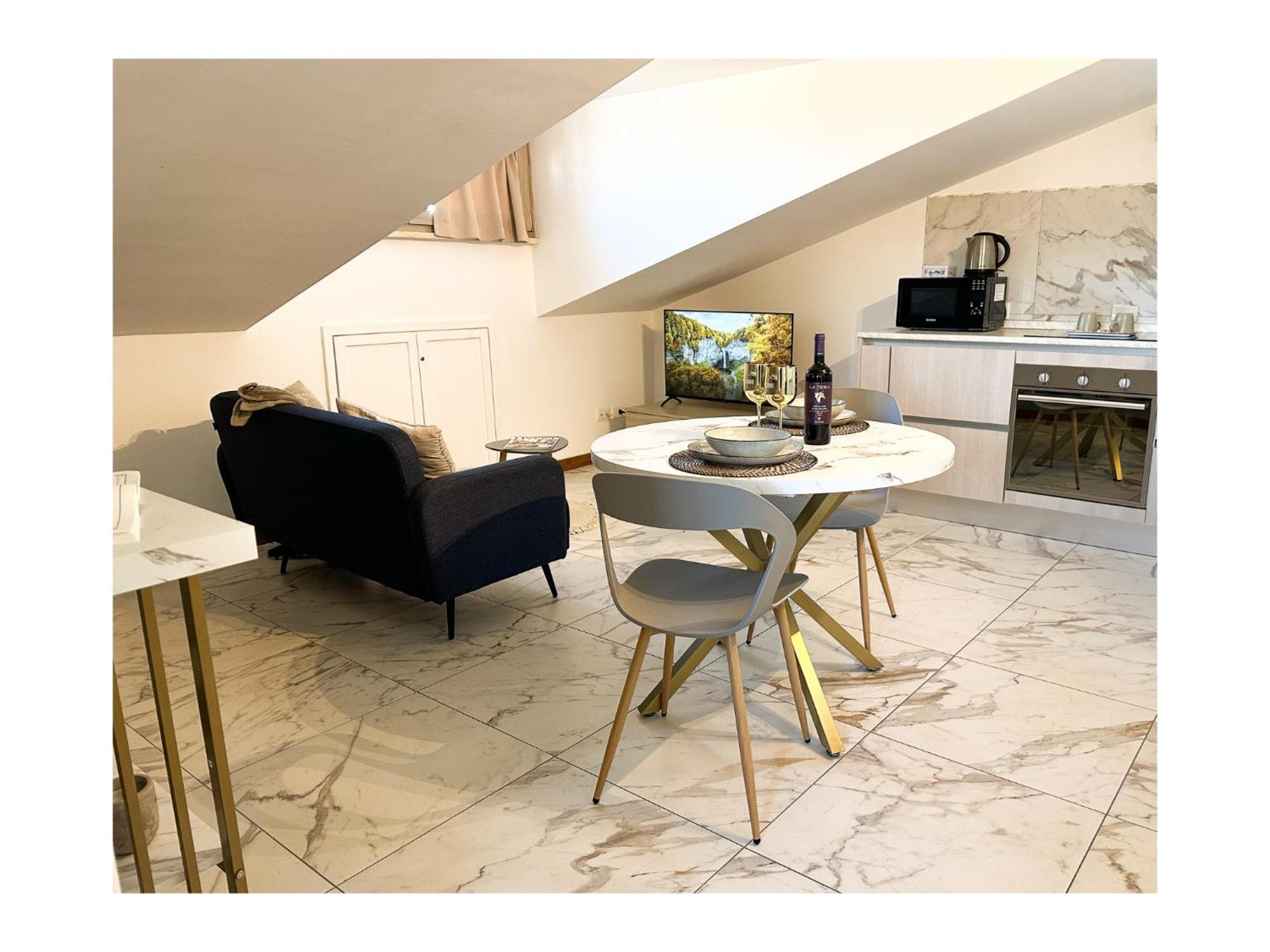 Carolas Luxury House 菲乌米奇诺 外观 照片